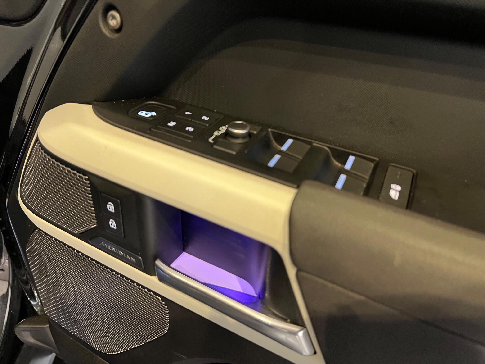 Land Rover Defender 110